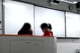 女生疑因做错题遭老师狂扇耳光 教育局：情况属实，正进一步调查视频封面