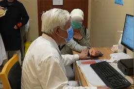 咳嗽痰多，睡眠不好，3、4个小时醒一次，，经中医辨证属痰热壅肺视频封面