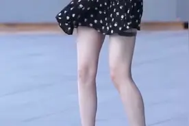 街拍美女，小姐姐的美腿，映入眼帘视频封面