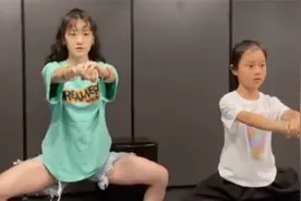 9岁甜馨扎马步视频曝光！面部抽搐痛苦大哭，被评表情太像贾乃亮视频封面