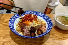 西宁美食羊肠面吃过吗？好吃！还有牛杂碎，听起来好像不太正经？视频封面