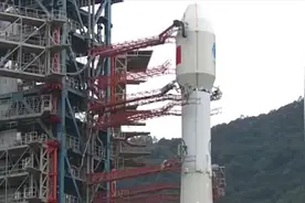 北斗三号全球系统收官之星发射：回转平台打开，长三乙火箭露真容视频封面