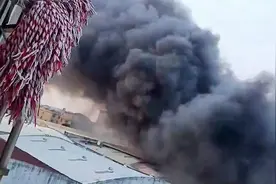 广东江门一厂附近突发大火，火焰窜起数米高浓烟几里外可见视频封面