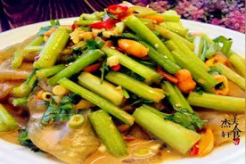 下酒菜来了《凉拌芹菜粉皮》，香辣又爽口，凉爽又美味，绝了！