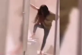 全网看疼的瞬间。笑起来真的很搞笑，痛起来真的很痛！视频封面