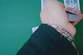 魔术师纯手法认牌，揭秘普通扑克怎么边发边认，看完又长见识了视频封面
