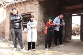 农村大妈好心救助乞丐五百块钱，回家却被儿媳埋怨，结局让人暖心视频封面