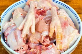 炖鸡肉，直接焯水是大错！大厨教你正确炖法，出锅鲜嫩软烂无腥味视频封面
