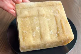 做梦也没想到，把豆腐放冰箱里冻一晚，出锅瞬间变特色美食，真香视频封面