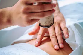 艾灸养生保健有讲究，中医提醒：这几种人无福消受，不可乱灸视频封面