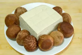 豆腐和香菇真是绝配，家人一周总要吃3次，比大鱼大肉都过瘾