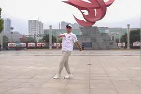 男生也能跳得这么美！请欣赏时尚慢摇DJ广场舞《也只是怕错过》视频封面