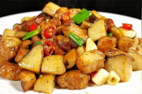 鸡胸肉和杏鲍菇是绝配，简单一炒，鲜香味美，好吃营养又低脂视频封面