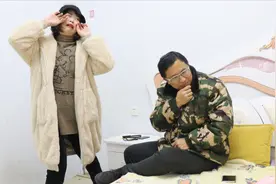 小伙对美女说：今晚我家没人！没想美女去敲了3小时门，智商真低视频封面