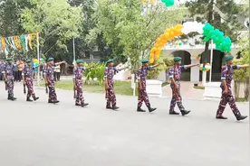 印度警卫部队训练队列，士兵动作铿锵有力，不知脚是如何承受的！视频封面