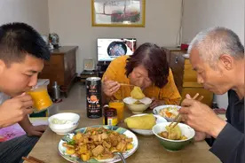 有一种美食叫黄糕炖肉，大同人的最爱，你吃过吗？视频封面
