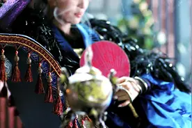 导演，你让这张高级脸一直演女n号？就很离谱！视频封面
