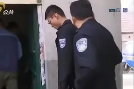 黑心小作坊生产毒豆芽，菜贩日销200斤，菜贩否认被当场揭穿视频封面