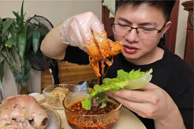锻炼体力消耗太大，做个清水肘子，蘸上秘制调料，太香啦！视频封面