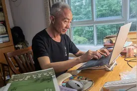 妻子患癌一盒药5万，网红教授四处走穴赚钱，却被骂没有文人风骨视频封面