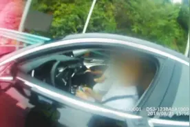 刚考完科目4就租车上路 男子还没摸到驾照 就被拘留了！视频封面