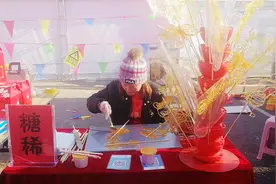 高手在民间，美女糖画师靠非遗手艺日入1000元，你羡慕吗？视频封面