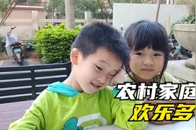 姐姐和弟弟玩奥特曼卡牌，只拆到了机械奥特曼就好开心视频封面