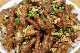 广东最受欢迎的豆豉蒸凤爪，做法步骤都教你，虎皮漂亮，软烂脱骨视频封面