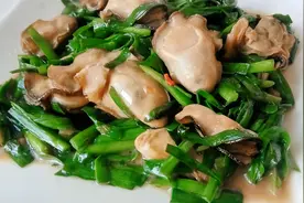 韭菜炒牡蛎，生蚝开壳、去腥小技巧，美味停不下来！视频封面
