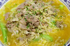 金汤肥牛最好吃的做法，肥牛鲜嫩不腥，汤汁金黄，味道比饭店的好视频封面