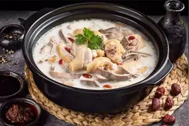 正宗酒店猪肚鸡做法视频,偷偷发给大家学习下
