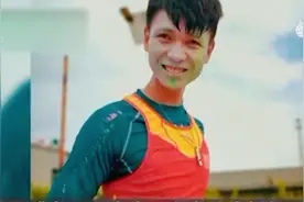 垂钓者不慎跌落黄河，郑州小伙27秒顺利救人，真实身份有点不一般视频封面