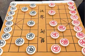 老高大战80岁老大爷，几十年的象棋实战经验太牛了，下的很精彩视频封面