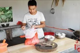 柒剑谷：白条鱼怎样做才好吃？小伙这样做，焦香酥脆，超级美味视频封面