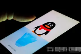 手机里QQ如何给微信发送文件，这样操作太方便，学会都说好用视频封面