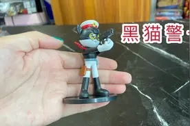 开箱童年黑猫警长玩偶，小巧精致只有巴掌大小，它是你的童年吗？