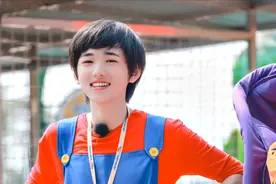 明星过生日整蛊之宋亚轩 吹不灭的蜡烛，小漂亮吹得脸都红了视频封面