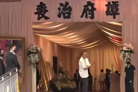 蔡天凤遗体运往火葬场：老公捧着照片不停流泪，灵车上扎满鲜花视频封面