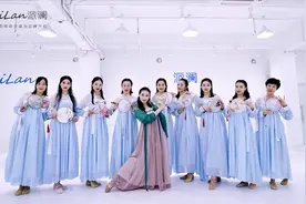 穿着唯美汉服跳古风舞蹈《知否》，演绎着如水的温柔