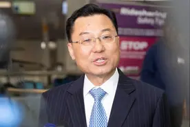 中国新任驻美大使谢锋履新的首次讲话，透露中美博弈未来动向？视频封面