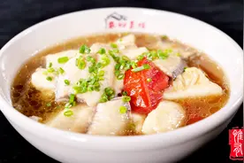 厨师长教你：“家常滑鱼”的正宗做法，鲜香滑嫩，鱼肉细腻无刺！视频封面
