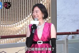林青霞品牌活动现场大秀京戏，超温柔叫主持人“阿佼~”视频封面