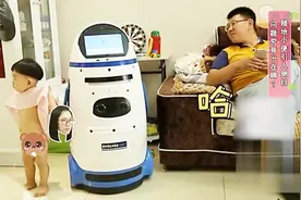 孩子随地大小便，父母竟在一旁笑，专家警告不要这样！视频封面