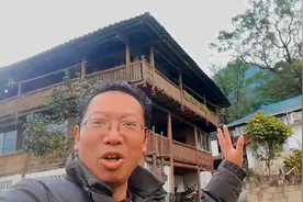 湖南邵阳小哥，带你看360年的老樟树长什么样，没看过的走过来