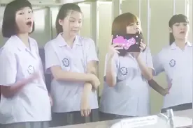学校不允许学生上厕所，肚子憋得越大，考试成绩越好视频封面