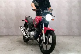 雅马哈经典125摩托，售价仅7480元，油耗低，通勤代步性价比高视频封面