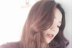 打工妹一觉到中午，宁愿上班迟到也要化妆，原因是丑？视频封面
