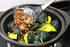 这一锅焗南瓜，老婆一吃就要3碗，实在太香了，光看视频就流口水视频封面