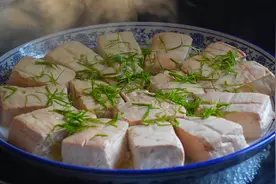 韶关灰豆腐做法，配方和步骤全分享给你，厨房小白也能学会！