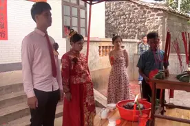 海南农村一对新人结婚，新娘怀孕了，挺着大肚子视频封面